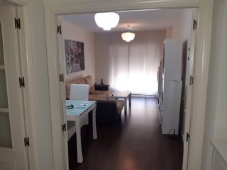 Affitto Appartamento  Calle julia urdiain zubelzu. Amplio piso de tres dormitorios totalmente amueblado con plaza d