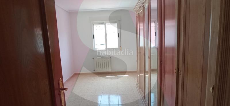 Foto 6878fb42-cbf3-4aac-a09d-8a4ddd5af16d. Casa adossada amb calefacció aparcament a Avenida Elvas Badajoz