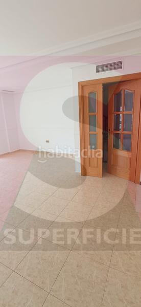 Foto a71d4e53-0919-41cf-abe8-603315fb5130. Casa adossada amb calefacció aparcament a Avenida Elvas Badajoz