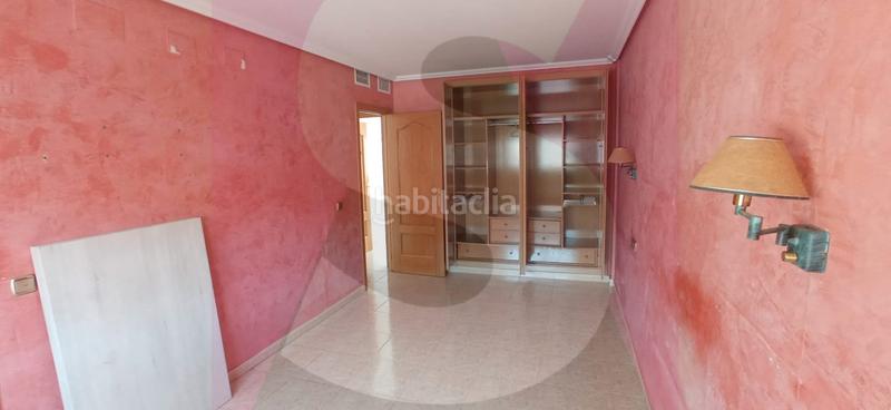 Foto b27b08af-aab2-4a85-9d5a-8cbaeb78e81e. Casa adossada amb calefacció aparcament a Avenida Elvas Badajoz
