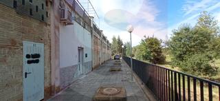 Local Comercial en Urbanización Golf Guadiana