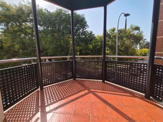 Location Appartement  Calle fernando sánchez sampedro. Amplio piso de tres dormitorios, rodeado de zonas verdes con la