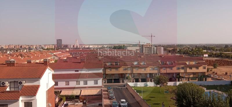 Foto d90db8c8-dc1c-4416-a4a3-c9bf8449da0a. Àtic amb aparcament a Avenida Elvas Badajoz