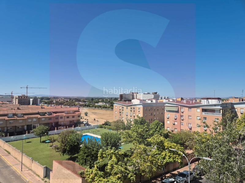 Foto e2446816-ffb8-4200-9c96-aa03272a9641. Àtic amb aparcament a Avenida Elvas Badajoz
