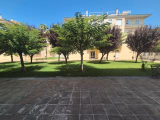 Alquiler Piso  Calle antonio de nebrija. Piso de tres dormitorios, con dos baños, y patio totalmente amue
