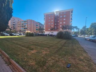 Aparcament cotxe  Calle salvador de madariaga. Amplia plaza de garaje con trastero  con entrada de la calle