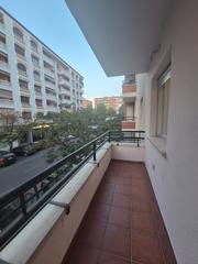 Appartement  Calle jacobo rodríguez pereira. Estupendo piso de tres dormitorios, frente a estación de autobus