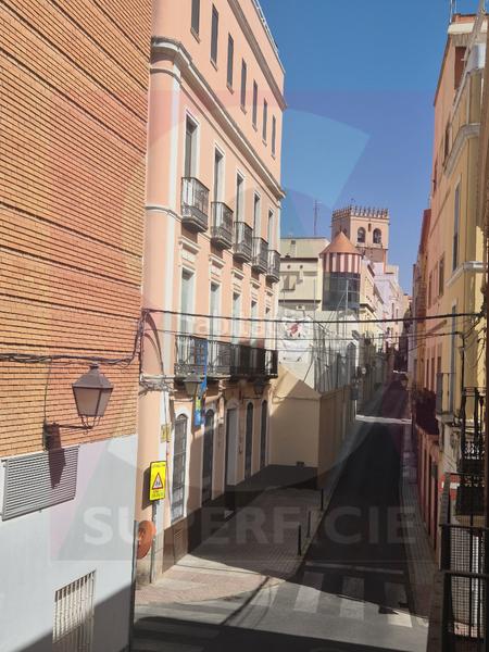 Foto 0c97d38a-4fe4-4bc6-8f4c-87d855f1db35. Semi detached house with heating parking in Casco Antiguo Badajoz