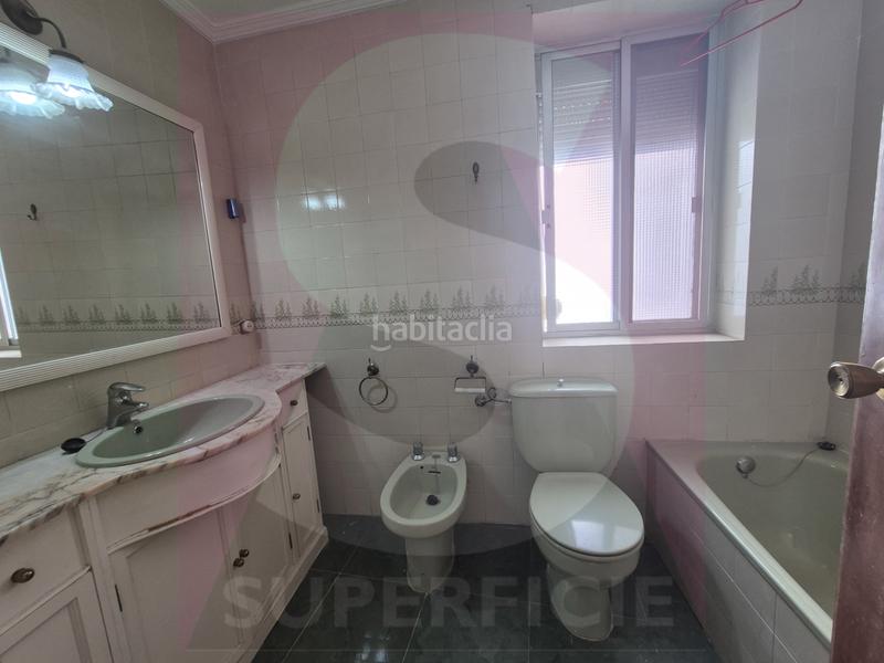 Foto 1166563e-4337-4115-ac9b-98a7ac1c4aa7. Semi detached house with heating parking in Casco Antiguo Badajoz