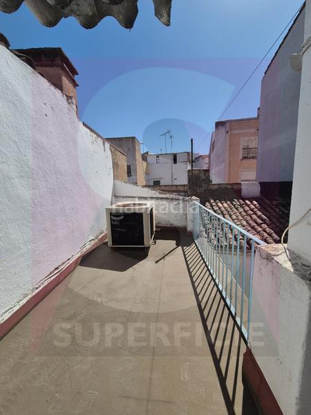 Foto 984fe3fd-a953-4070-a9d4-99390073a8ca. Semi detached house with heating parking in Casco Antiguo Badajoz
