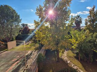 Rent Office space  Calle gaspar mendez. Amplia oficina con tres despachos, recepción y patio, con zona a