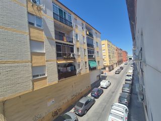 Lloguer Apartament  Calle torres naharro. Amplio apartamento de un dormitorio, amueblado junto estación fe