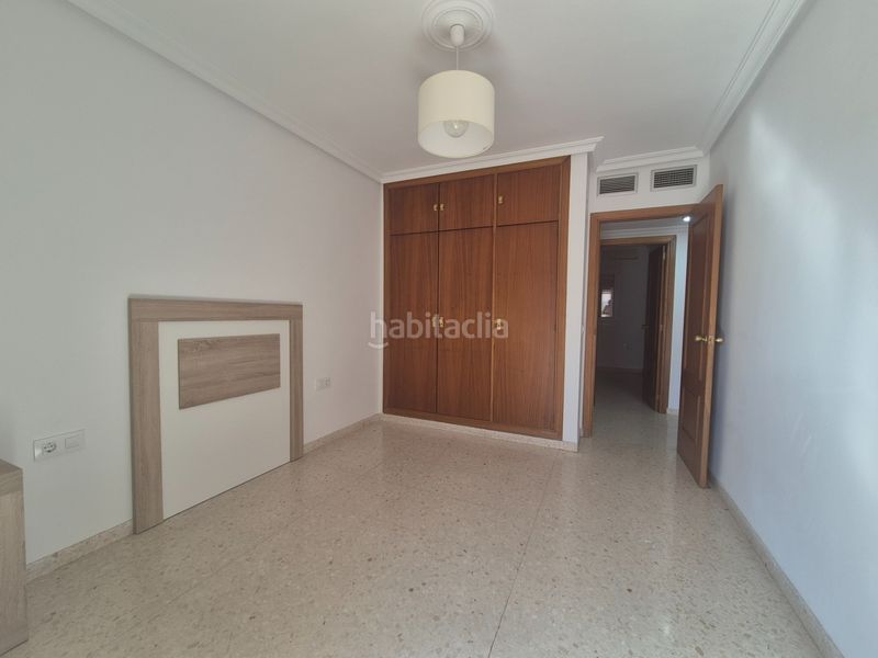 Foto 5673293d-e987-43de-88f8-c8aa9b06dc08. Lloguer pis amb aparcament a Pardaleras Badajoz