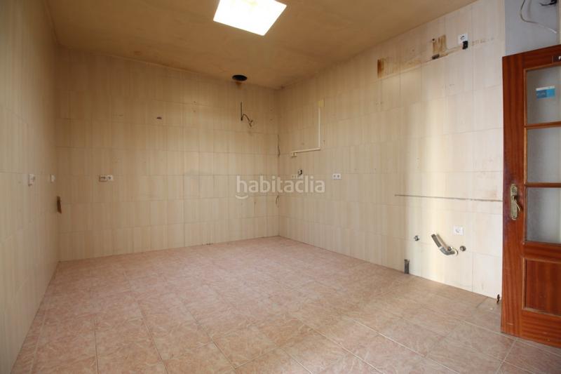 Foto 7ce1f9cc-0d0e-465b-9f0a-68468b3779d6. Local comercial a Montijo