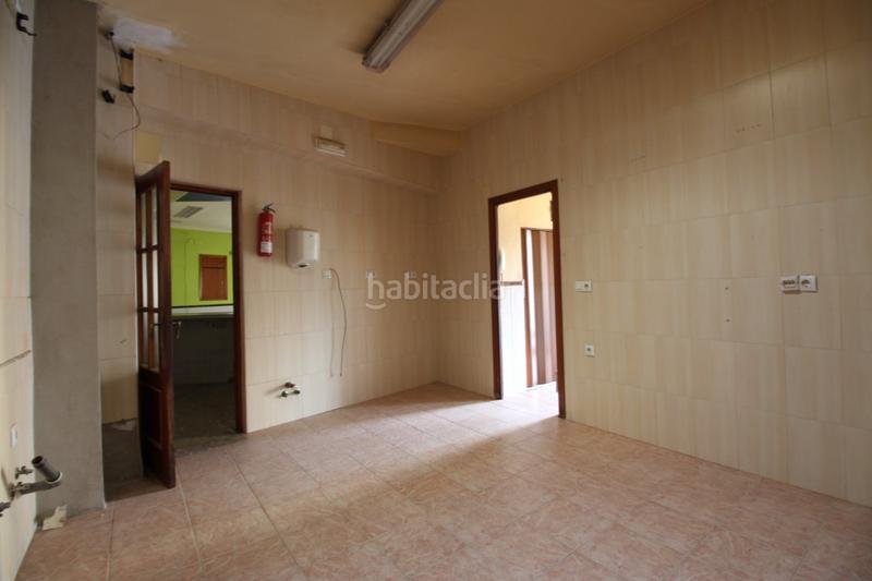 Foto 9c5506d8-8cd3-4ee0-9c06-ddf315c7d378. Local comercial a Montijo