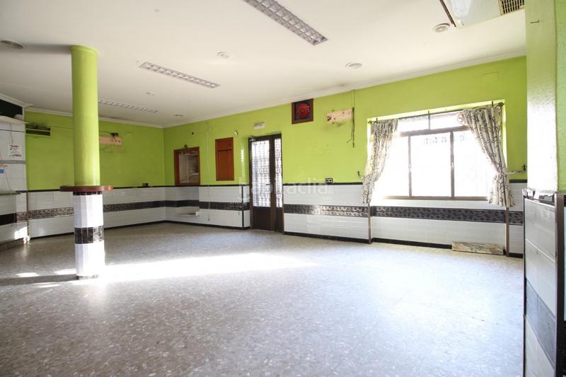Foto a56b2c4a-ec53-48f6-9dfd-8f64a8405e00. Local comercial a Montijo