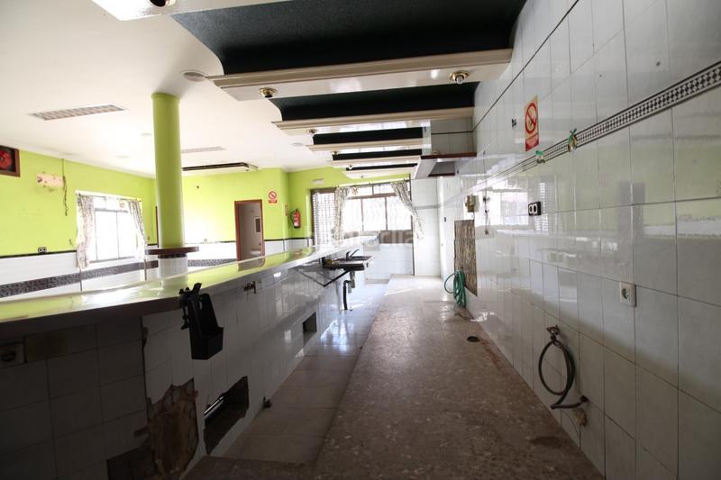 Foto c608d671-6a4d-4acb-8b10-65569f95ea4b. Local comercial a Montijo
