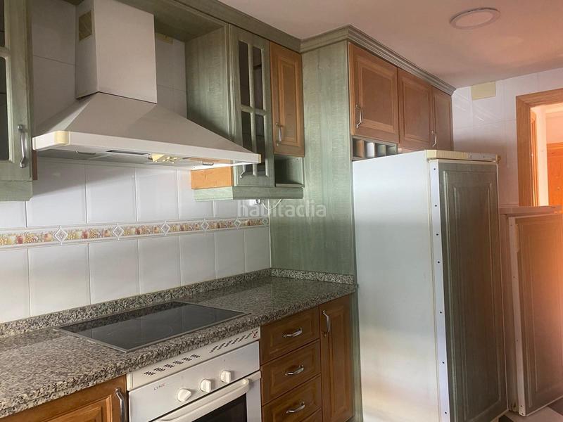 Foto 6bbe0f1f-a33a-480e-9e4f-ca09cba8261f. Rent semi detached house with heating parking in Norte Mérida