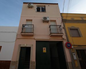 Maison à Garrovilla (La). Estupenda casa de tres alturas para entrar a vivir.