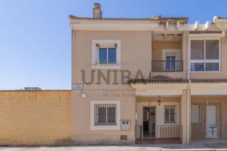 Maison jumelée à Guadiana. Estupendo chalet adosado en guadiana  badajoz