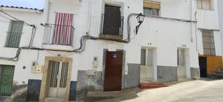 Casa a Calle ramon y cajal 18. Casa en venta alcuéscar