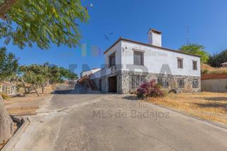 Chalet à Casco Antiguo. Chalet único en urbanización atalaya