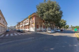 Dachwohnung in Maria Auxiliadora - Barriada de Llera. Precioso ático dúplex con dos terrazas y plaza de garaje en bada