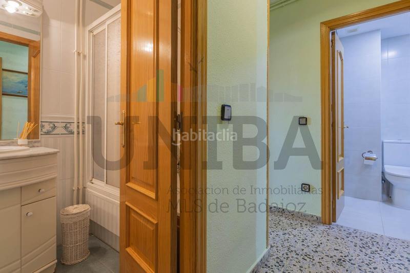 Foto 2cbb8f14-80a5-4d6b-a2f1-9ebe09dc9cbe. Pis amb calefacció aparcament a Pardaleras Badajoz