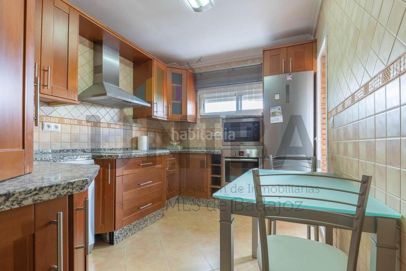 Foto ad5157ff-c21d-45a4-95c7-5e6c40341a5a. Pis amb calefacció aparcament a Pardaleras Badajoz