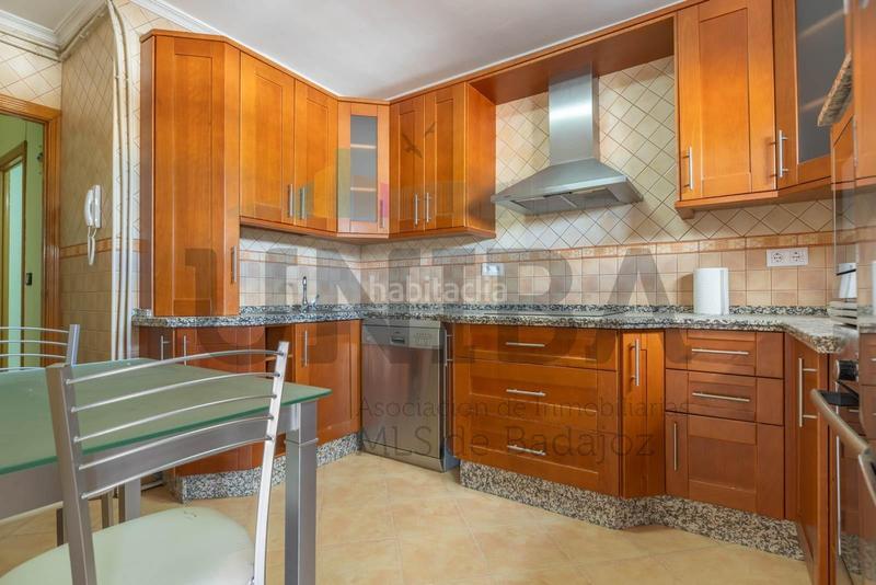 Foto f83ac910-6080-47cf-8a83-58cc2b561c3c. Pis amb calefacció aparcament a Pardaleras Badajoz