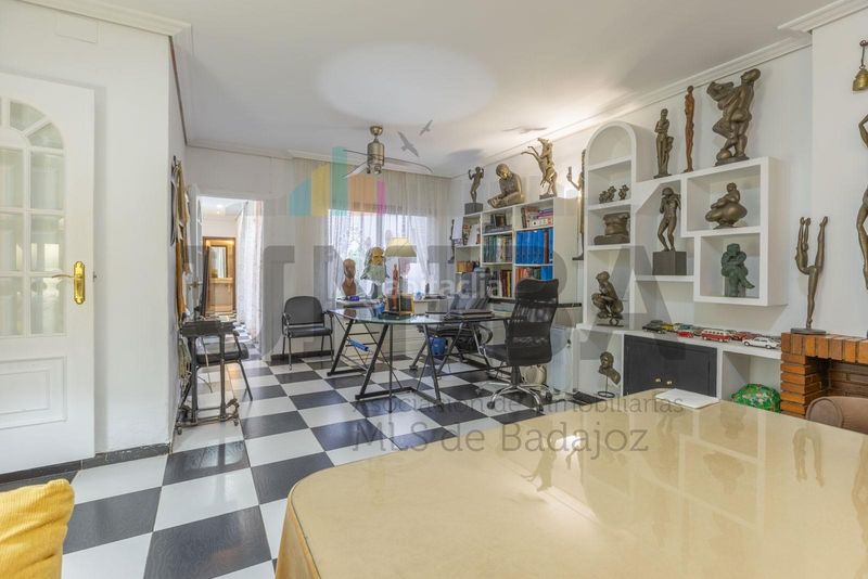 Foto 0dcc73fe-85df-429a-a255-83d8c25e61ba. Casa a Pardaleras Badajoz