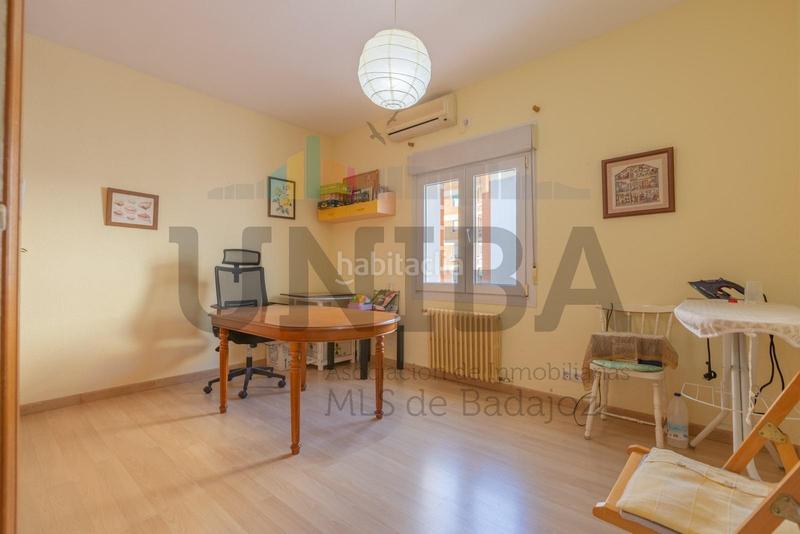 Foto 012ffcaa-8bf8-4a87-a746-fd5285f5ea05. Pis amb calefacció aparcament a Santa Marina Badajoz