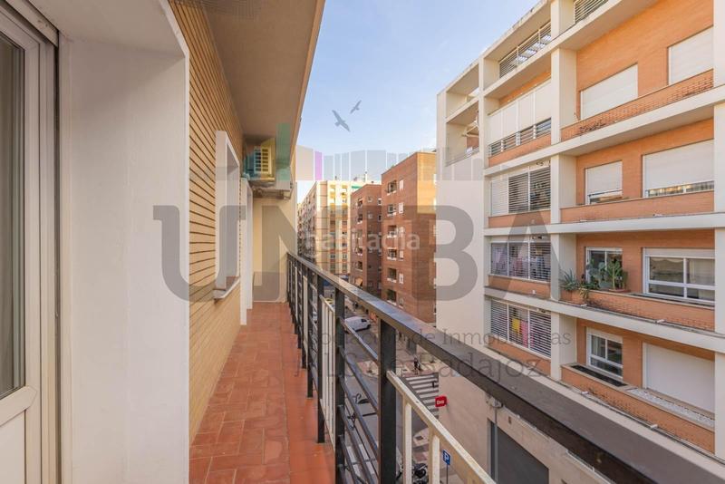 Foto 515e35a2-3ff8-4e2f-b26d-56b7a6aa554b. Pis amb calefacció aparcament a Santa Marina Badajoz