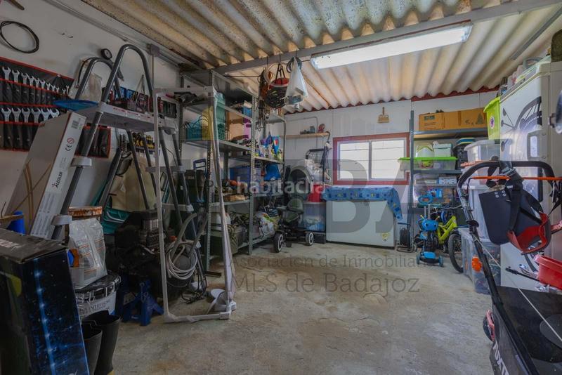 Foto 0082cf89-40e0-42b9-9cd7-dae4bb786bb2. Chalet with parking pool in pedanías de Badajoz Badajoz