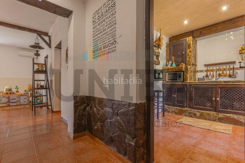 Foto 9ac1f00b-9080-4696-b014-bc3bf029034a. Chalet with parking pool in pedanías de Badajoz Badajoz