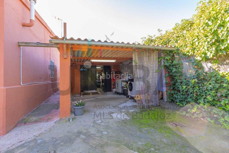 Foto a6e9cf9e-8fe6-4565-8468-72fcb219ba0c. Chalet avec parking piscine dans pedanías de Badajoz Badajoz