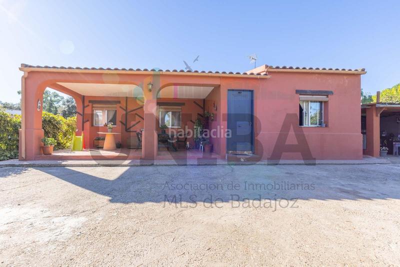 Foto ba900dd2-b88d-4e62-a122-0e27814ee8fc. Chalet avec parking piscine dans pedanías de Badajoz Badajoz