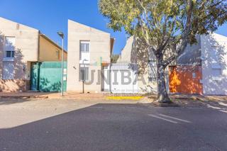 Maison jumelée à Cerro de Reyes. Fantástico adosado reformado en cerro de reyes