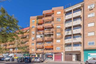 Pis en La Estacin. Piso semi reformado a la venta en avenida adolfo daz ambrona