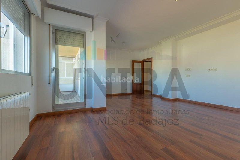 Foto ba5037ec-59ac-4f95-86bb-2a6f0371e76b. Pis amb calefacció a Santa Marina Badajoz