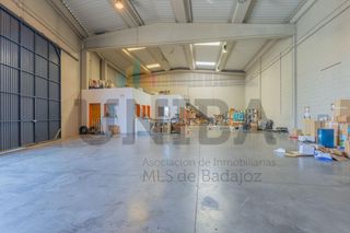Industrial building in La Estación. Oportunidad única en el polígono el nevero