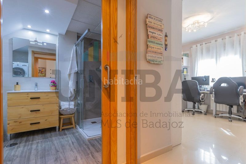 Foto 2a5e1fb3-d2c1-4bce-a891-d5a1ebd8ddf2. Àtic amb calefacció aparcament a Maria Auxiliadora - Barriada de Llera Badajoz