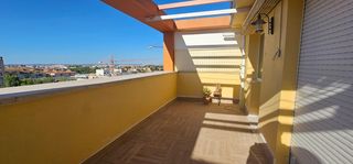 Miete Dachwohnung  Calle trebol. Estupendo ático dúplex en ciudad jardín en alquiler