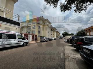Aparcament cotxe a Avenida Elvas. Plaza de garaje y trastero a la venta en jardines del guadiana