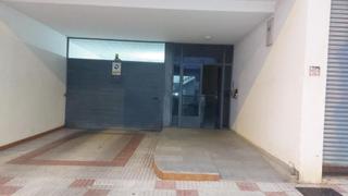 Local commercial à Avenida canovas 28. Local comercial con sotano