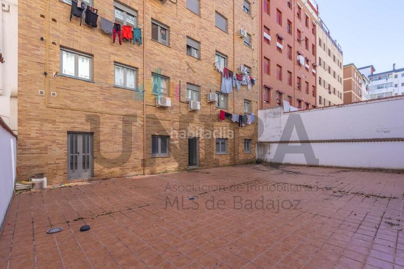 Foto 47bb7c54-e298-4934-bd7a-3d278ec77347. Local comercial a Centro Cáceres