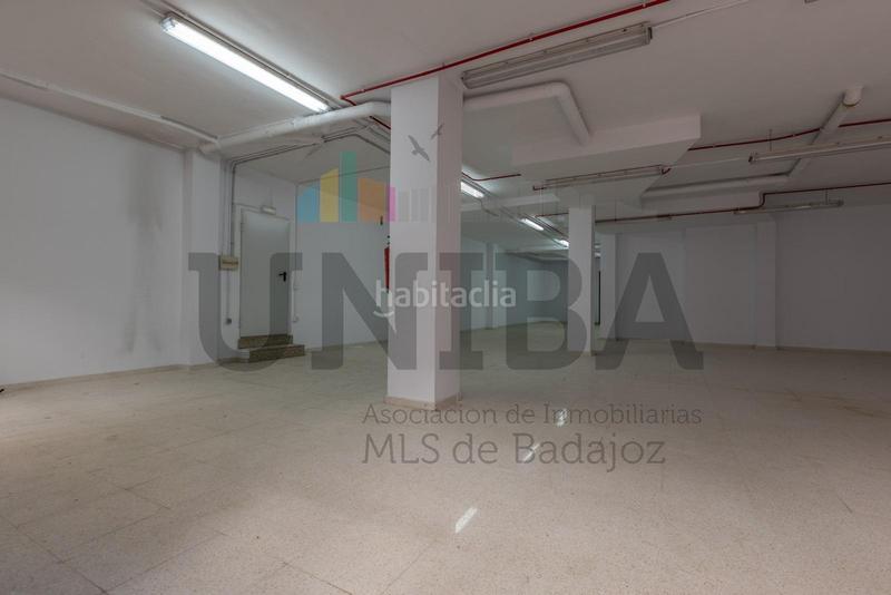 Foto fc47a1eb-46bc-48b5-9600-d6cb09a6a273. Local comercial a Centro Cáceres
