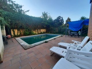 Chalet en Las Vaguadas. Chalet en ventas en urbanización las vaguadas con piscina