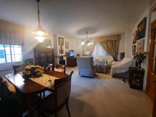 Xalet a Las Vaguadas. Chalet en ventas en urbanización las vaguadas con piscina
