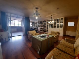 Flat in Maria Auxiliadora - Barriada de Llera. Amplia vivienda reformada de 184 m² en ventas con terraza y 2 pl